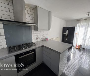 3 bedroom semi-detached house to rent - Photo 5