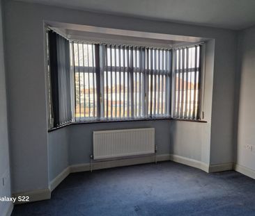 4 Bed Semi-Detached House, Abbotts Drive, HA0 - Photo 2