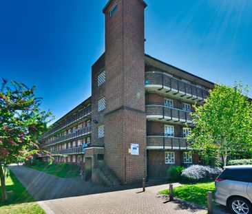 1 bedroom in a flat share to rent - Photo 3