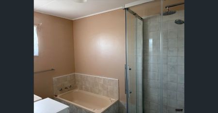 Family Home - Photo 4