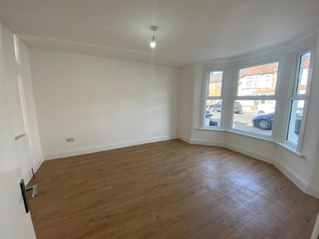 4 bedroom terraced house to rent - Photo 2