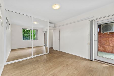 Neat & Tidy Apartment - No Common Walls - Photo 2