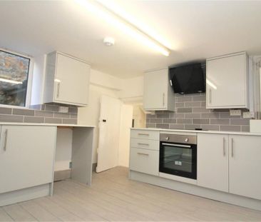 2 bedroom semi-detached house to rent - Photo 2