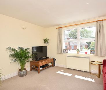 2 bedroom flat to rent - Photo 2