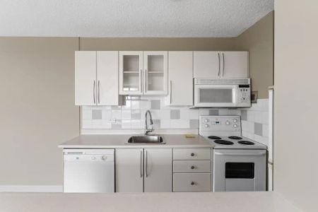 Concord Tower — Studio - Photo 2