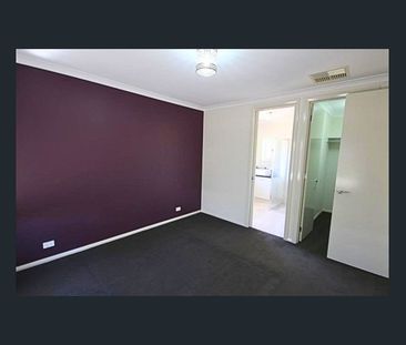 Modern 4 Bedroom Home - Photo 2