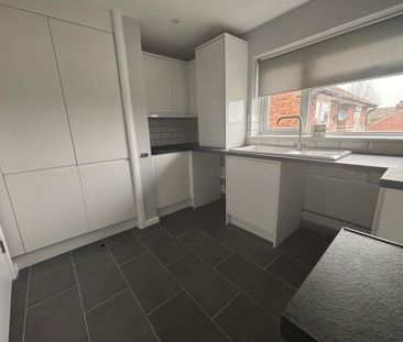 3 bedroom flat to rent - Photo 3