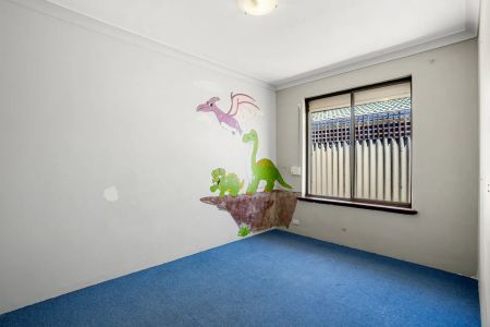 Four bedroom home with workshop, patio & side access. - Photo 5