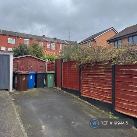 3 bedroom semi-detached house to rent - Photo 4