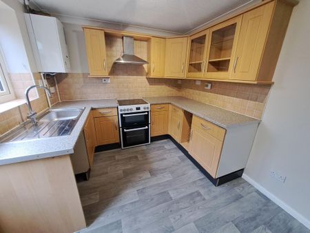 2 bedroom semi-detached house to rent - Photo 5