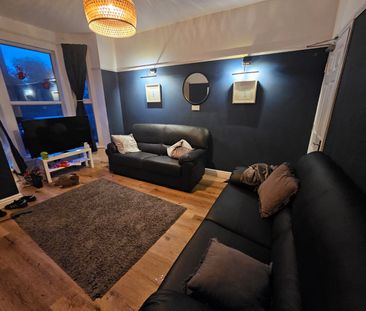 6 Bed - 24 Ashville Grove, Hyde Park, Leeds - LS6 1LY - Student - Photo 4
