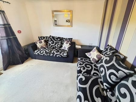 4 bedroom end of terrace house to rent - Photo 2