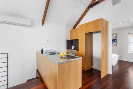 Beachside Sophistication in Middle Park - Photo 2