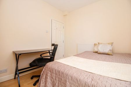 Cowley Road, Oxford - Photo 2