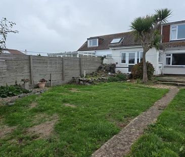3 bedroom semi-detached bungalow to rent - Photo 3