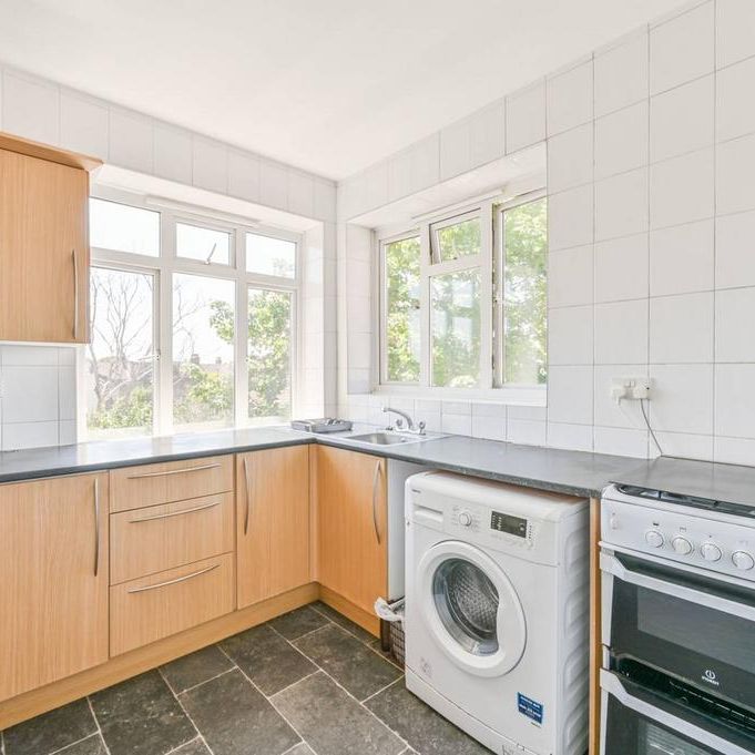 3 bedroom flat to rent - Photo 1