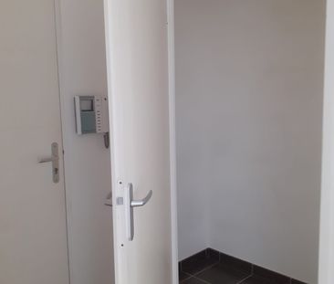 Appartement T3 situé Rue du Chemin Vert à REIMS secteur Pommery.dis... - Photo 5