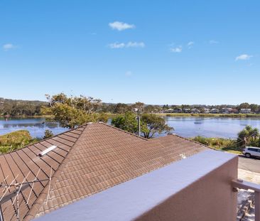 Bright & Airy: Enjoy warm sunlight from both east and west-facing a... - Photo 5