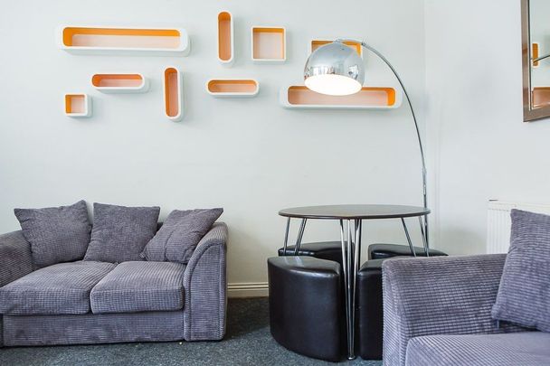 Elizabeth Street, Hyde Park, Leeds - Photo 1