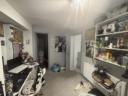 3 bedroom flat to rent - Photo 5