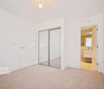 4 bedroom detached house to rent - Photo 3