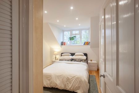 2 Bed Terraced House, Pendragon Walk, NW9 - Photo 2