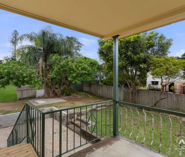 Lovely three Bedroom family home - Photo 6