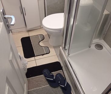 Room in a Shared Flat, London, E14 - Photo 3