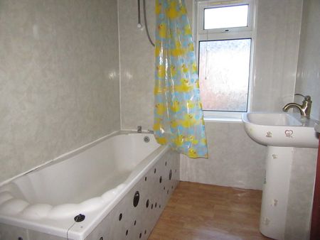 4 Bedroom Terraced - Photo 5