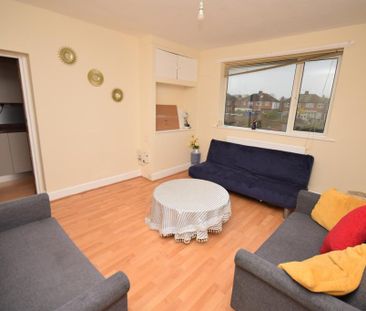 3 bedroom flat to rent - Photo 6
