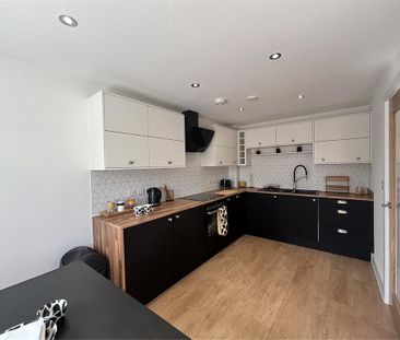 2 bedroom mews to rent - Photo 6