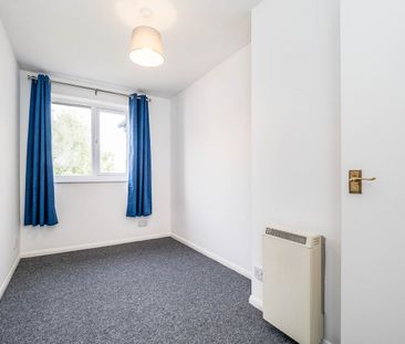 2 Bed Flat, Greenslade Road, IG11 - Photo 5