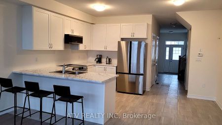 For Lease - 2135 Speare Court, Innisfil, Ontario - Photo 4