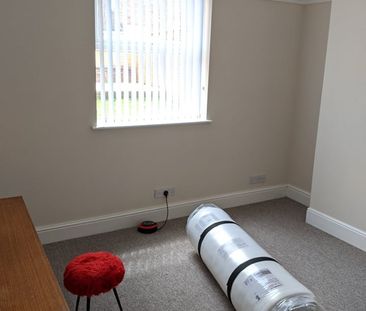 2 Bed Flat, Fishponds Road, BS5 - Photo 1