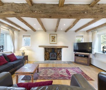 Offered in immaculate condition with space and character in abundan... - Photo 1