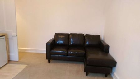 A one bedroom first floor apartment to rent with an allocated parking space. - Photo 4