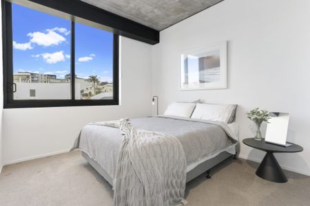 Modern Luxury - Unbeatable Location - Photo 2