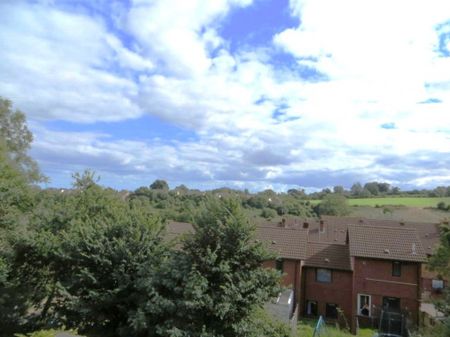 2 bed Terraced - To Let - Photo 5