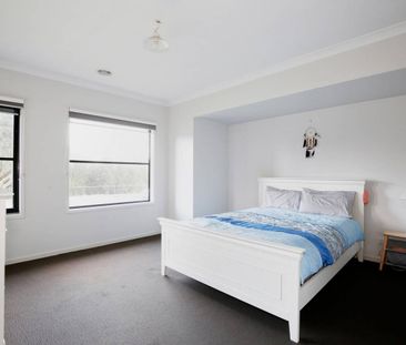 Three Bedroom Family Home - Photo 2