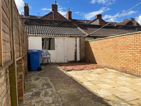 2 bedroom terraced house to rent - Photo 3
