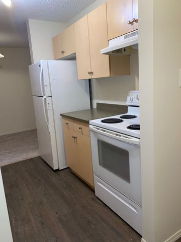 Condo in Glastonbury Neighbourhood - Photo 3