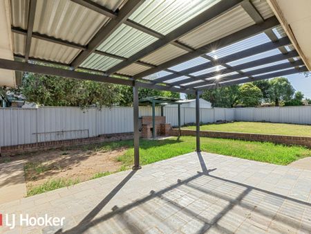 Spacious 3-Bedroom Home with Double Garage in South Tamworth - Photo 5