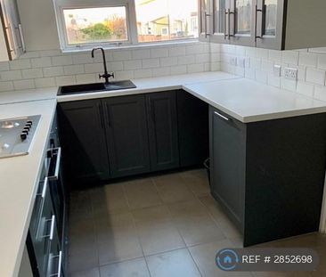 3 bedroom end of terrace house to rent - Photo 2