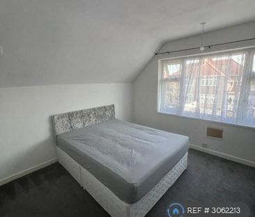 4 bedroom semi-detached house to rent - Photo 6