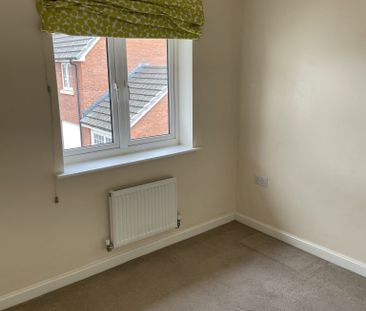 Lovely, Clean and Fresh Three Bed Semi-Detached House for Rent in B... - Photo 3