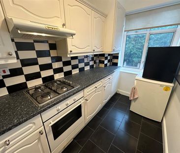 Burnt Oak Broadway, HA8 5ED, Edgware - Photo 3