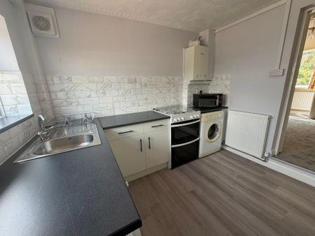 3 bedroom detached house to rent - Photo 3