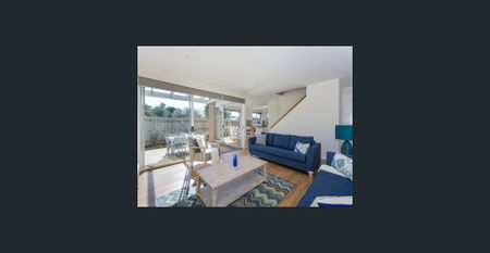 Stunning home 150 metres to foreshore. - Photo 2