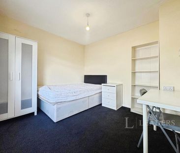 1 bedroom in a house share to rent - Photo 1