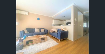 STUNNING LIGHT FILLED APARTMENT - Photo 2